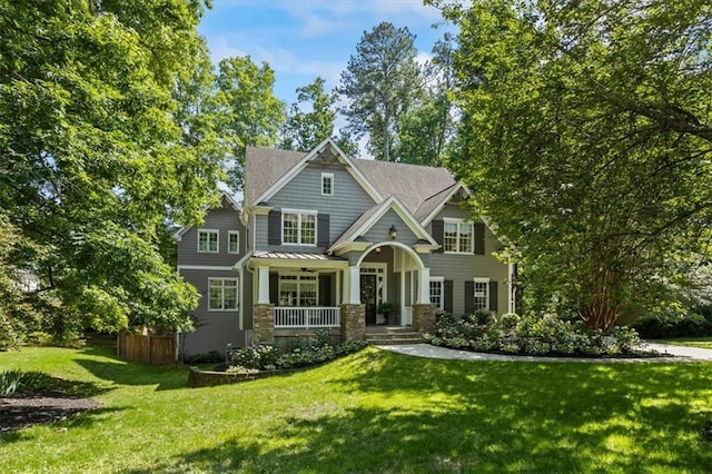 craftsman-style house featuring a front lawn