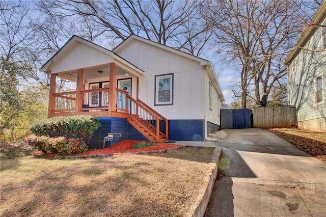 view of front of house featuring covered porch