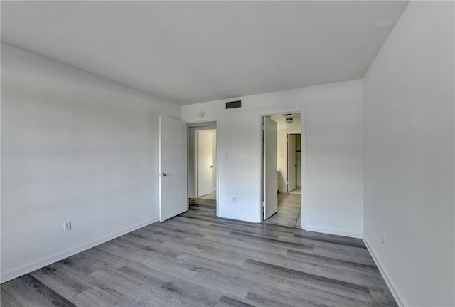 unfurnished room featuring light hardwood / wood-style flooring