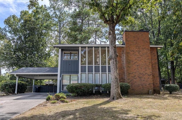 view of front facade featuring a carport