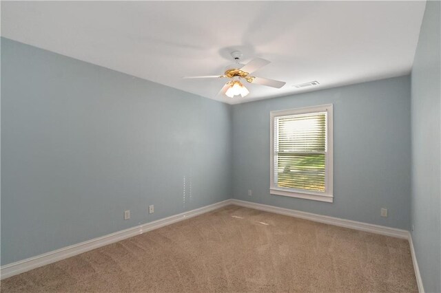 carpeted empty room featuring ceiling fan