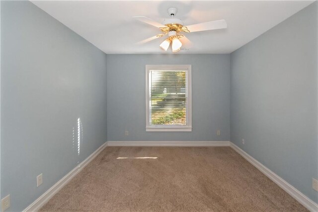 carpeted empty room featuring ceiling fan