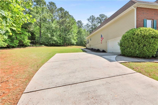 view of yard with a garage