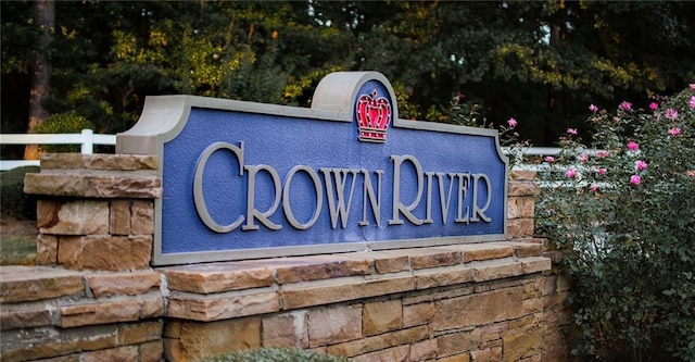 view of community / neighborhood sign