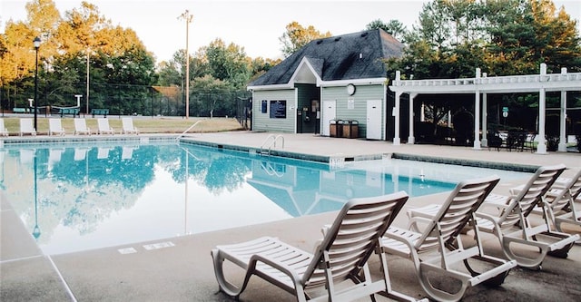 view of swimming pool