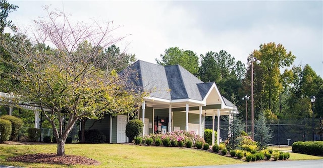 view of front of house with a front yard