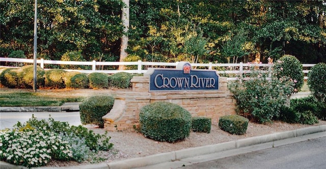 view of community / neighborhood sign