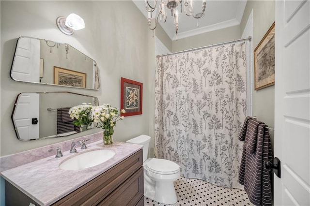 bathroom featuring an inviting chandelier, crown molding, vanity, curtained shower, and toilet