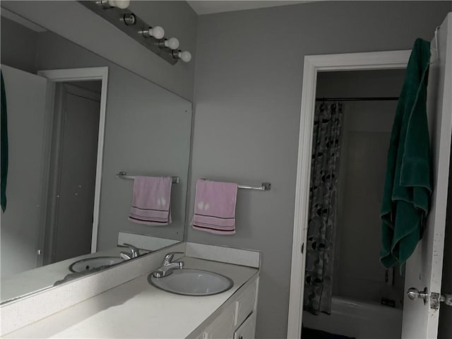 6192 Meadowbrook Dr, Norcross, GA 30093 - full bath featuring shower / bath combo and vanity