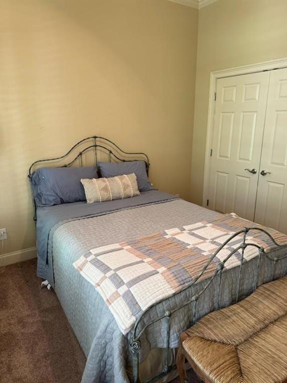 bedroom with crown molding, a closet, and carpet