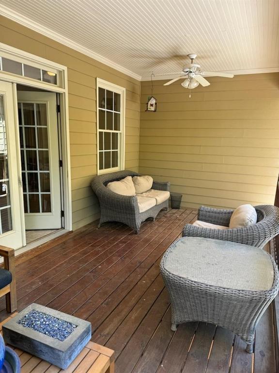 deck with ceiling fan