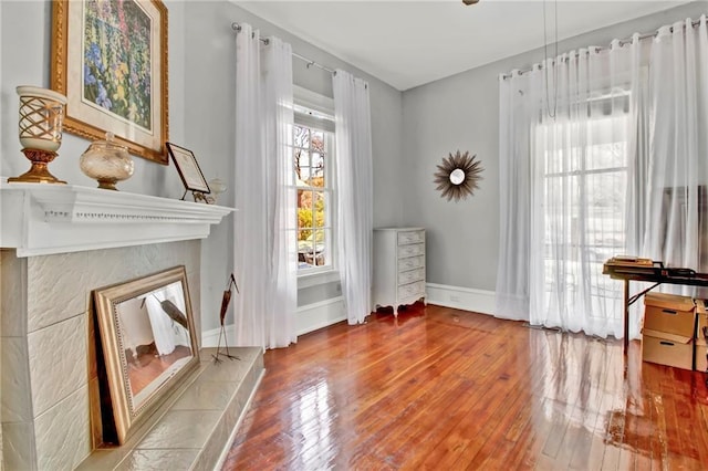 561 Culberson St SW, Atlanta, GA 30310 - living area featuring hardwood / wood-style floors, baseboards, and a glass covered fireplace