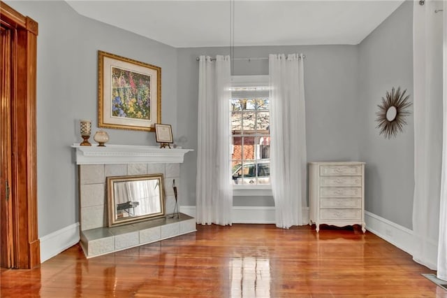 561 Culberson St SW, Atlanta, GA 30310 - living area featuring baseboards, a fireplace, and wood finished floors