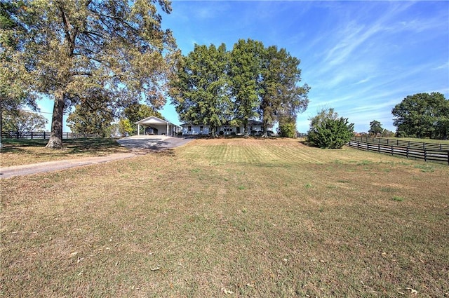 view of yard featuring a rural view