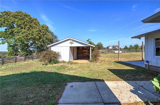 view of yard with a shed