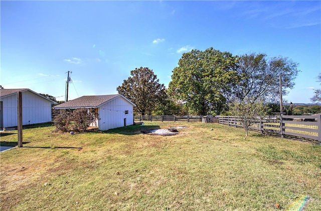 view of yard with an outdoor structure