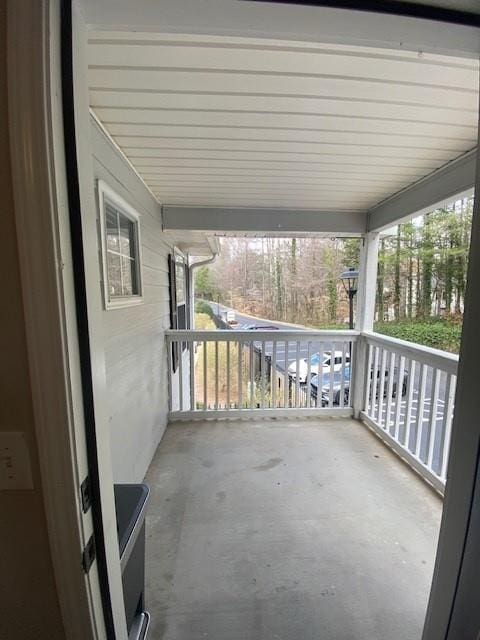 balcony featuring covered porch