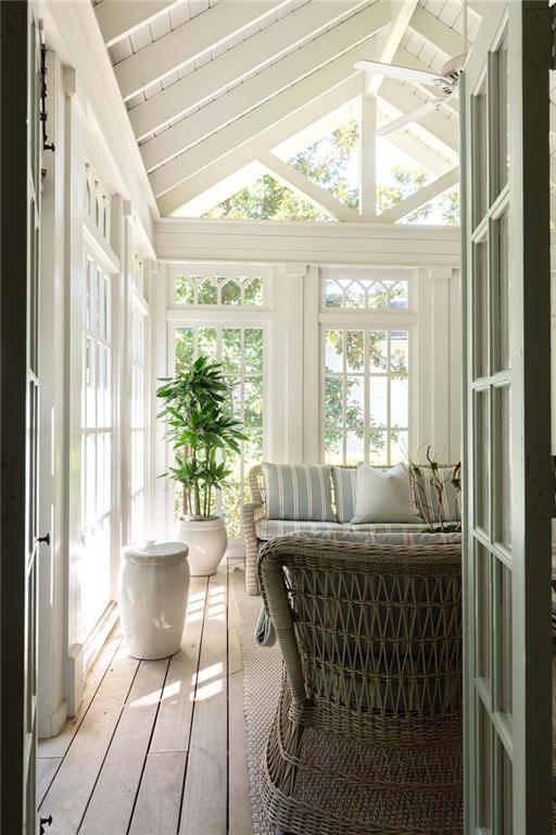 sunroom with lofted ceiling