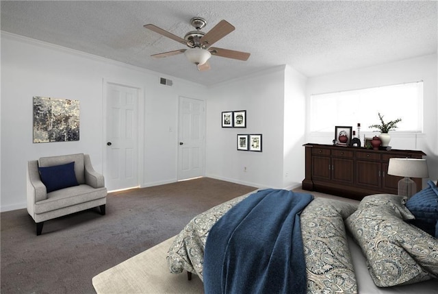 bedroom featuring visible vents, carpet flooring, ceiling fan, a textured ceiling, and baseboards