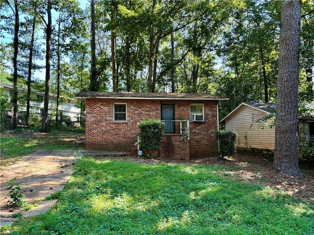 exterior space featuring a front lawn