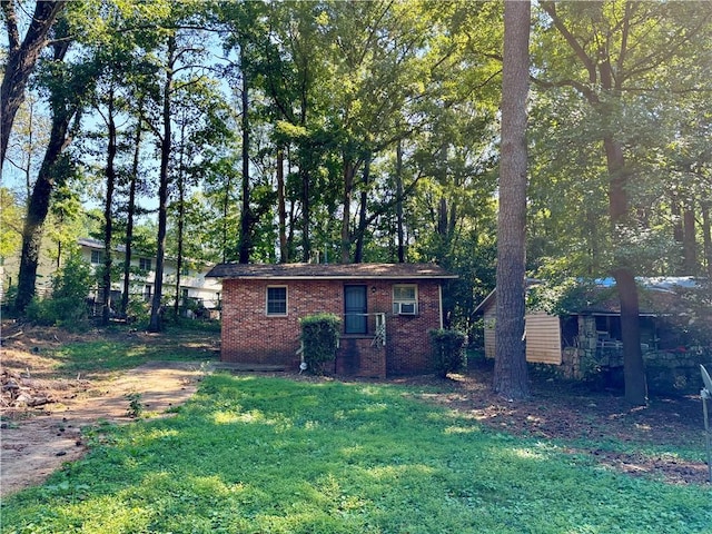 view of front of house with a front lawn