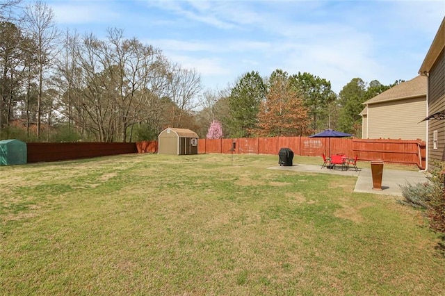 view of yard with a patio area, a shed, a fenced backyard, and an outdoor structure