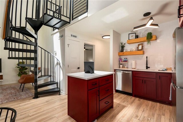 834 Lower Bell Creek Rd, Hiawassee, GA 30546 - kitchen with stainless steel appliances, light wood-style floors, light countertops, tasteful backsplash, and a center island