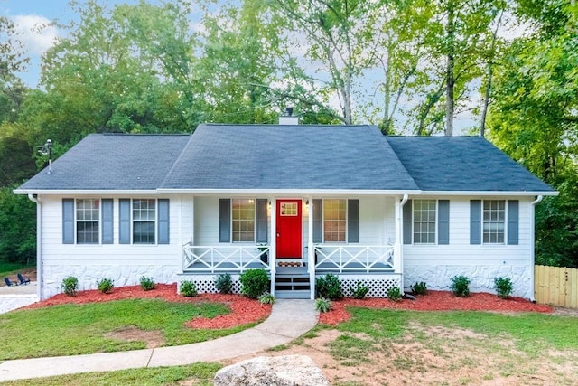 view of front of home with covered porch and a front lawn