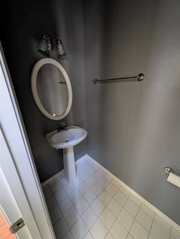 3967 Moos Creek Ct, Loganville, GA 30052 - bathroom featuring tile patterned flooring and baseboards