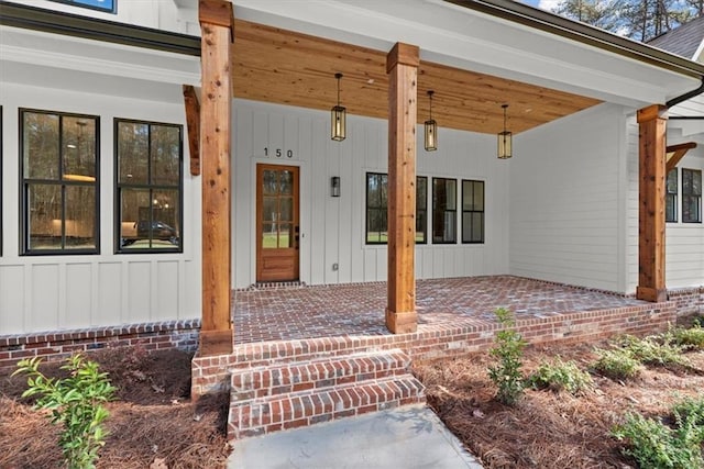 doorway to property with covered porch