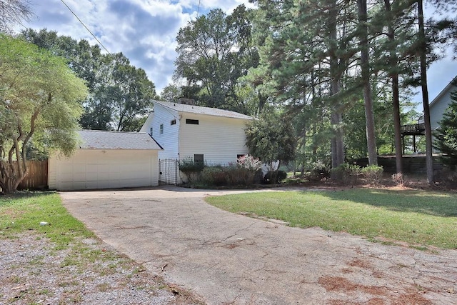 view of yard with a garage