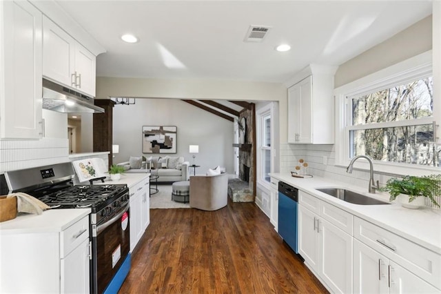 645 Trailmore Pl, Roswell, GA 30076 - kitchen with stainless steel range with gas stovetop, under cabinet range hood, a sink, visible vents, and dishwashing machine