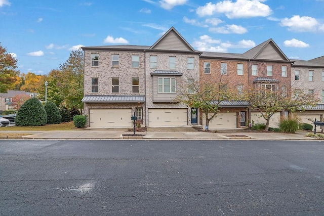 townhome / multi-family property featuring a garage