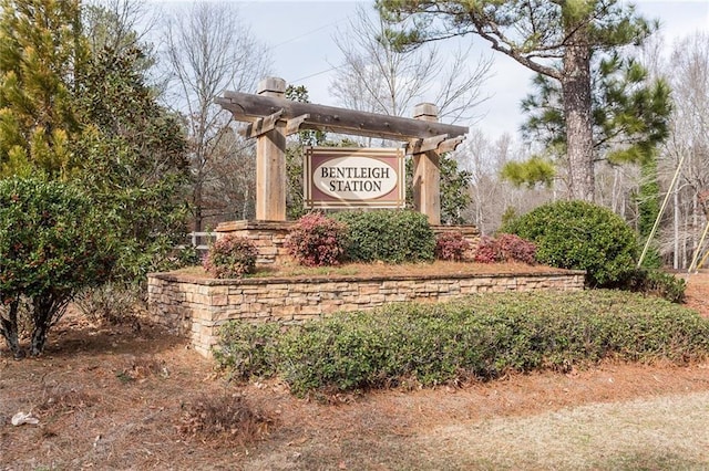 view of community / neighborhood sign