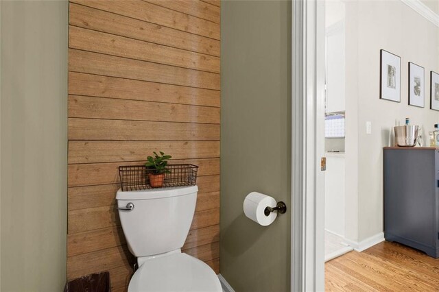 2303 Waters Edge Trl, Roswell, GA 30075 - bathroom featuring baseboards, toilet, and wood finished floors