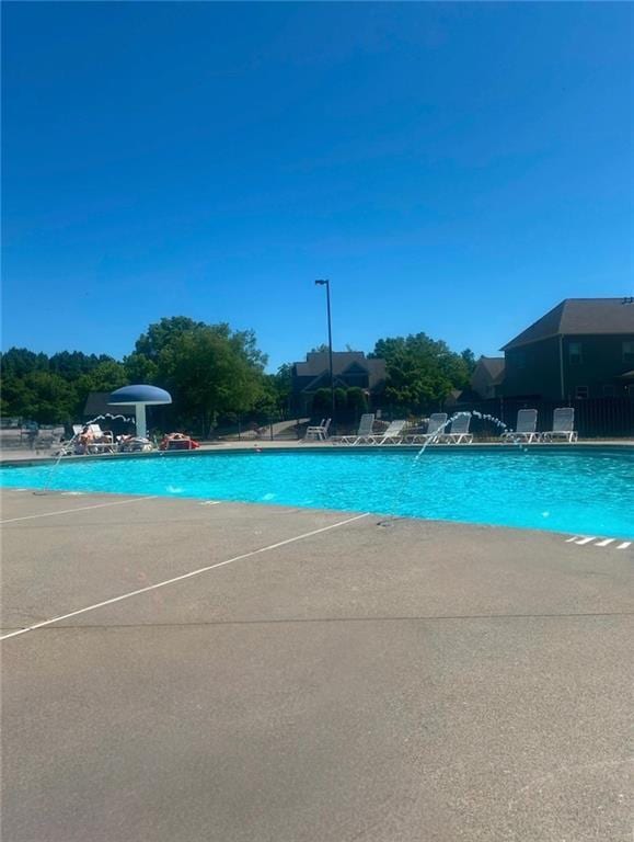 view of swimming pool