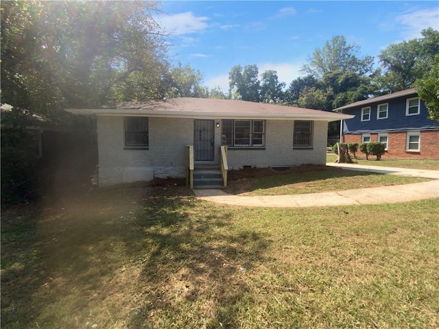 view of front of home featuring a front yard