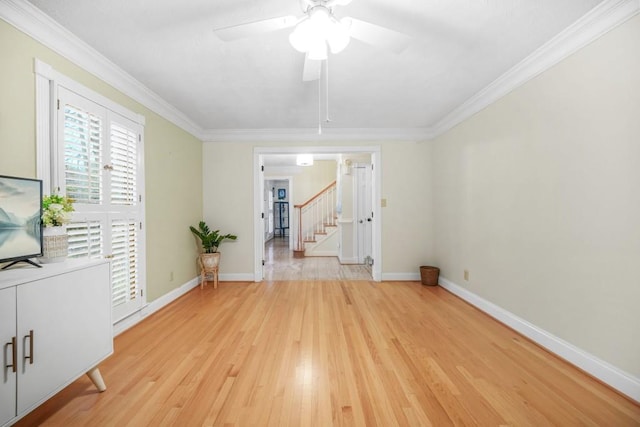 unfurnished room featuring light wood-style flooring, baseboards, and ornamental molding