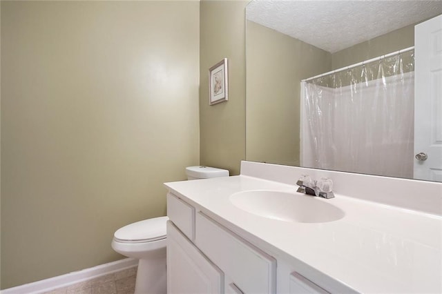 full bath with baseboards, toilet, a shower with shower curtain, vanity, and a textured ceiling