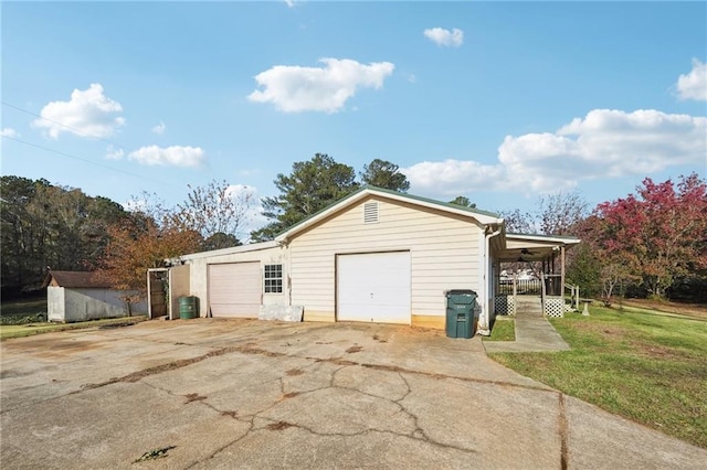 view of detached garage