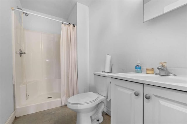 bathroom with vanity, curtained shower, and toilet