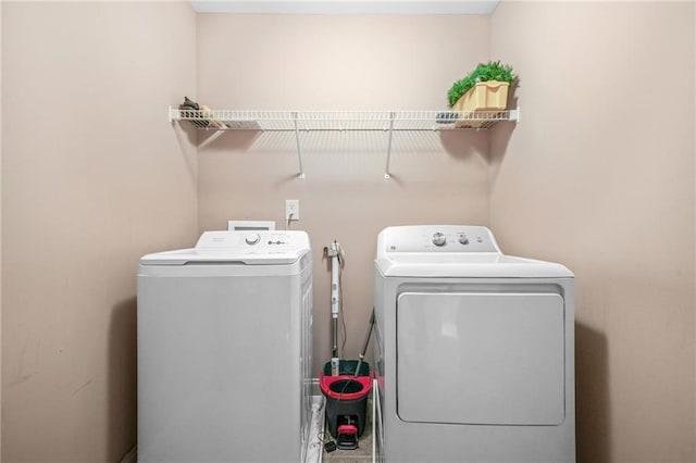 clothes washing area with laundry area and independent washer and dryer
