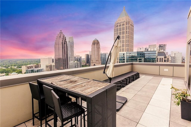 1280 W Peachtree St NW Unit 4003, Atlanta, GA 30309 - patio terrace at dusk featuring a skyline view and a balcony
