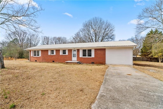 single story home featuring a front yard