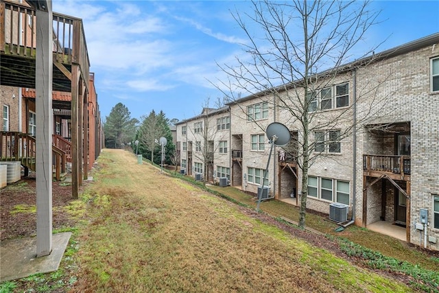 exterior space with a yard