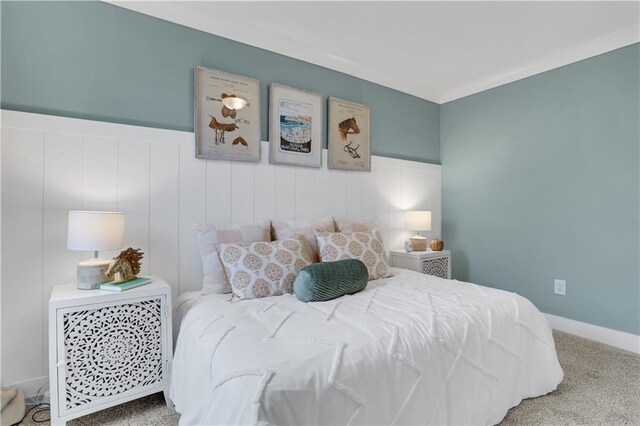 living room with ceiling fan and carpet