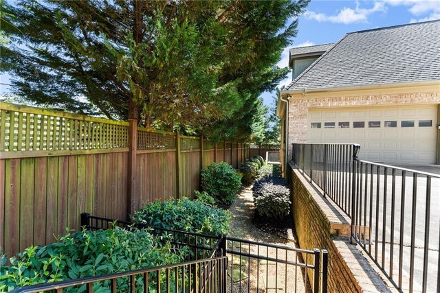 1539 Berkeley Ct, Gainesville, GA 30501 - view of yard with a garage