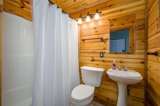 193 Alm Ln, Ellijay, GA 30540 - full bath featuring toilet and shower / bathtub combination with curtain
