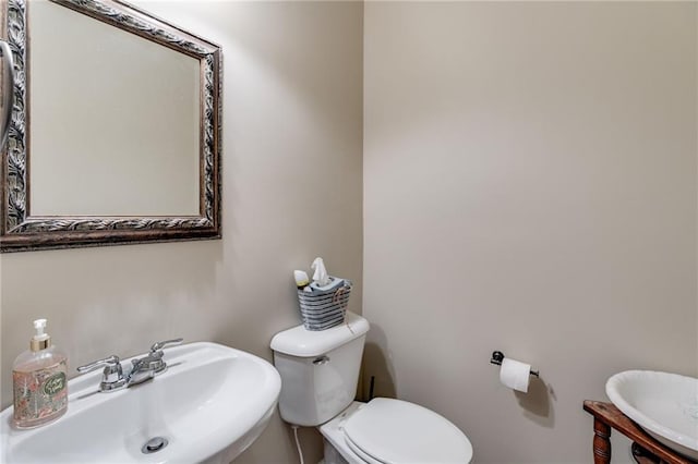 bathroom featuring toilet and sink