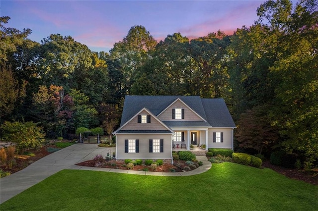 view of front of house featuring a yard